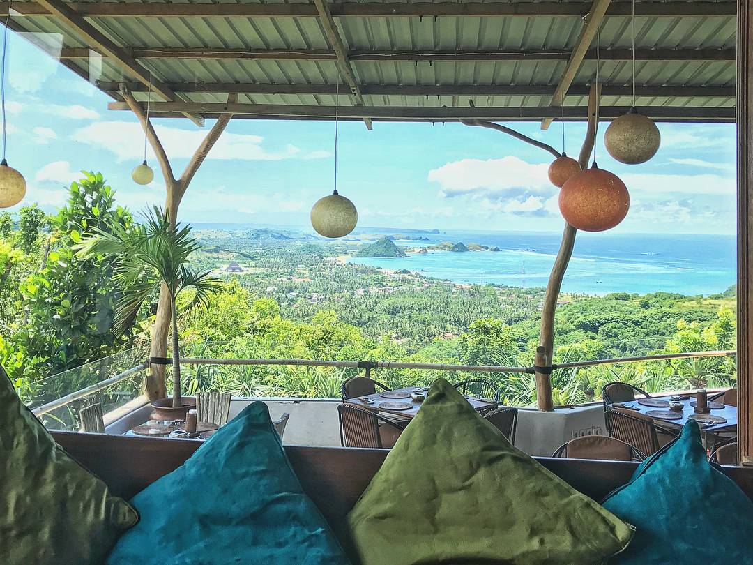 Ashtari Lounge and Kitchen